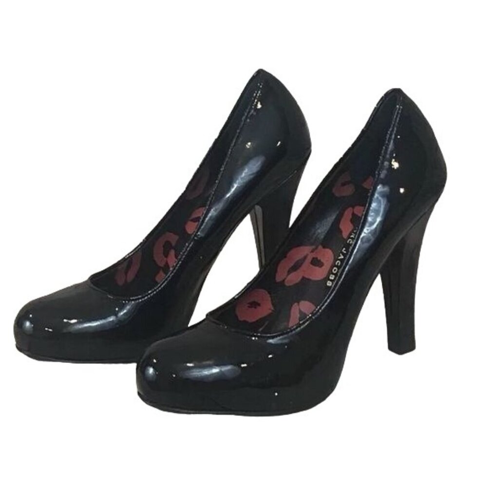 Marc Jacobs Size 37 Patent Leather Round Classic Pumps Heels
